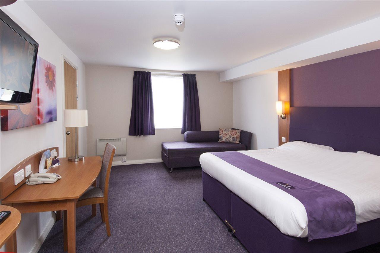 Premier Inn Premier Inn Silverstone Syresham Екстер'єр фото