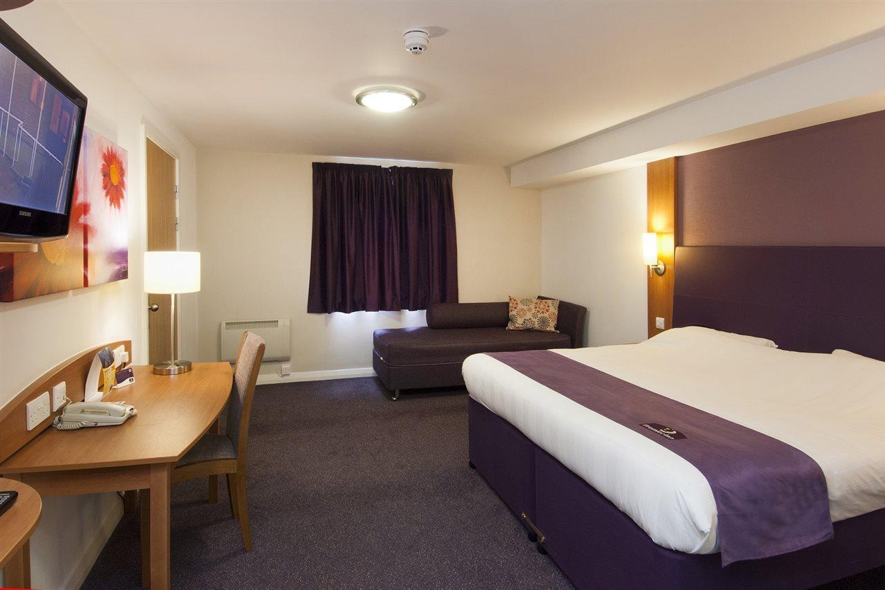 Premier Inn Premier Inn Silverstone Syresham Екстер'єр фото